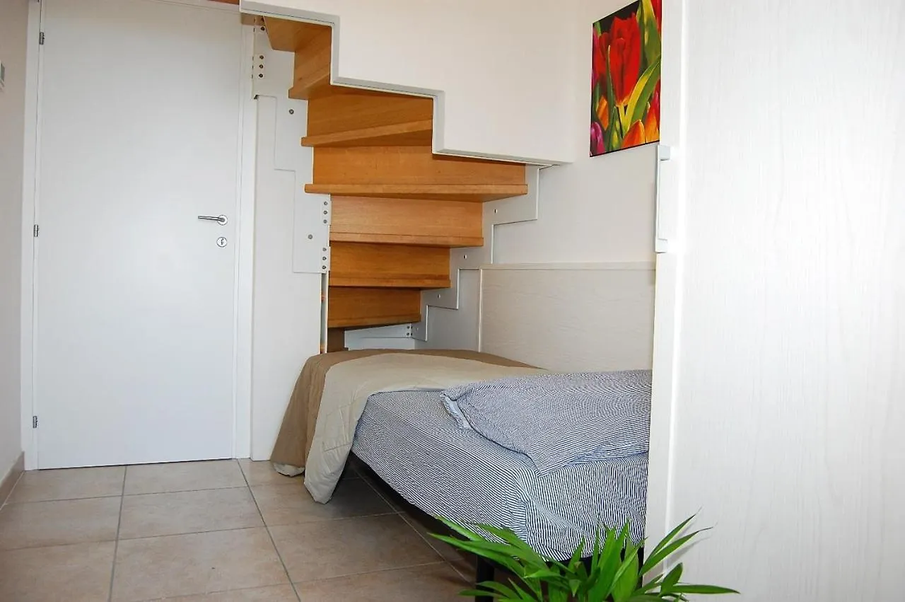 Lovely Flat With Swimming Pool Μπιμπιόνε 0*,
